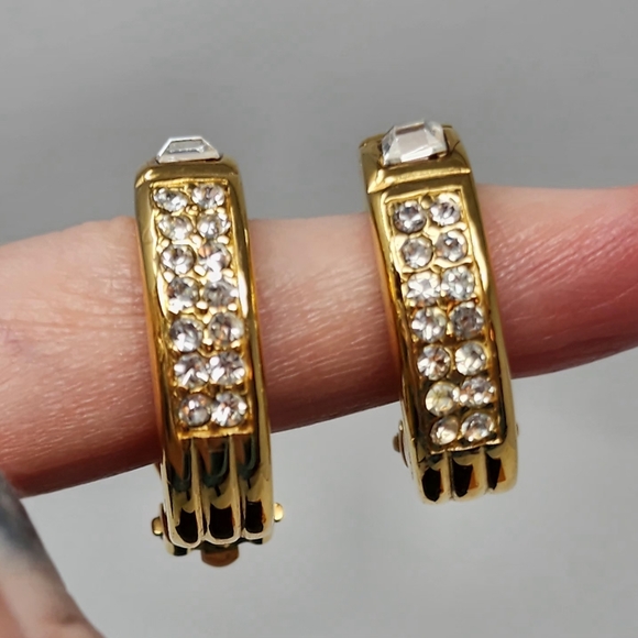 Givenchy Vintage Clip on Earrings - Picture 6 of 15